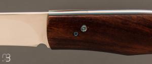 Couteau  "  Button-lock  " custom par Roberto Ottonello - Bois de fer