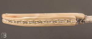 Couteau Laguiole 12 cm par la Forge de Laguiole - Pointe de corne et lame damas