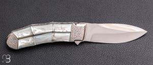      Couteau " Tou " liner-lock custom par Koji Hara - Nacre blanche