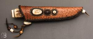  Couteau  " custom " fixe par Michel Blum - Bois de cerf et damas