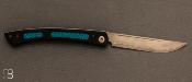 Couteau pliant " steak folding knife " aluminium et galuchat bleu lame VG-10 par MCUSTA