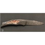 Couteau de poche à cran d'arrêt à pompe corail fossile et damas par A & J Chomilier