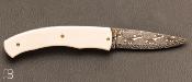 Couteau de poche custom ivoire de mammouth et damas par Christian Avakian
