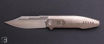  Couteau " Flight Line WE23089-3 - 024/210 " WE KNIFE - Polished Bead Blasted Titanium et Böhler M390