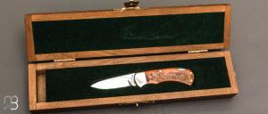   Couteau " Lock back" custom de Puma Scrimshaw "Chien de chasse"