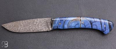 Couteau " custom " par Joël Grandjean - Ivoire de mammouth bleu et lame en damas plume Zladinox