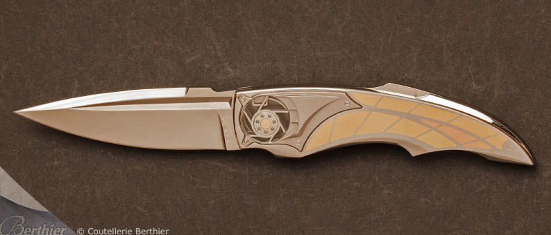 Couteau de poche Limited Edition inserts en or par Corado Moro