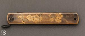 Couteau   Japonais Higonokami gravé par Mali Irie n°3 fleurs de prunier