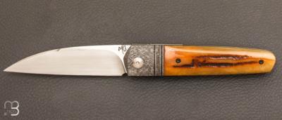 Couteau  " Gentleman " custom par Maxime Belzunce - Amber stag et lame en RWL34