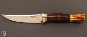 Couteau " Scagel " fixe en bois de cerf et rondelles de cuir par Christophe Million