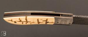 Couteau " Wharncliffe " custom pliant par Milan Mozolic - Ivoire de  mammouth et damas