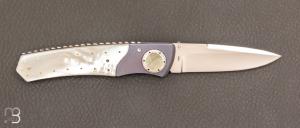    Couteau " custom par Howard Hitchmough - Nacre et lame en RWL34