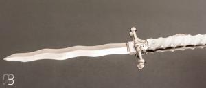     Dague de vertu à pompe avant par Bastien Toubhans - Atelier Beau Merle - Nacre blanche et RWL34