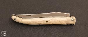  Couteau " Laguiole sculpté " par Jean Paul Daire - Ivoire de mammouth et lame en 14C28