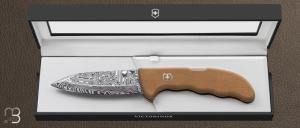  Couteau Victorinox " Special Evoke Wood DAMAST LIMITED EDITION 2026 " - 0.9410.J26