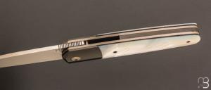 Couteau   "  Gentleman " custom par Maxime Belzunce - Nacre blanche et RWL-34