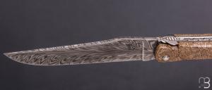   Couteau " Laguiole 12cm " custom par Rozelier Fabien- Ty Coutelier - Os de dinosaure et damas plume