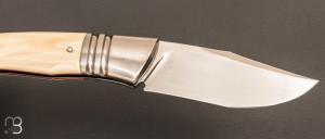    Couteau " Satan'ass " custom par Frédéric Augé - Ivoire de phacochère et lame en RWL34