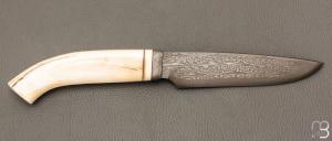    Couteau droit fait main par Jean Paul Sire - Ivoire de Phacochère et Damas