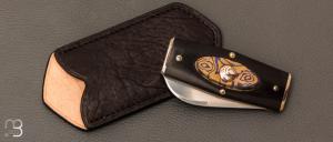   Couteau  " galet de poche " pliant par Bastien Toubhans - Atelier Beau Merle - Corne de buffle et mokume