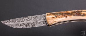    Couteau " Liner lock " pliant par Joël Grandjean - Ivoire de mammouth et lame en damas "plume"