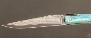   Couteau Laguiole en Aubrac 12 cm manche en os de carbou bleu