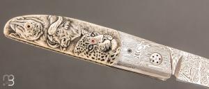  Couteau " Small Ball Release "  custom par Des Horn - Big Five scrimshaw by Nkosi Jubane