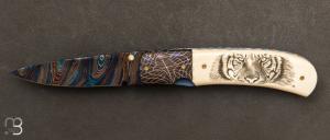 Couteau de poche scrimshaw et damas par Francesco Pachi