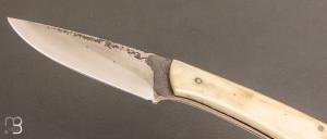 Couteau "  fixe custom " en os de bœuf et acier C130 par Christophe Million
