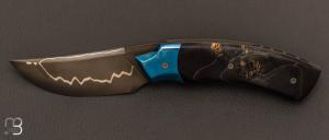 Couteau " custom " liner lock Erable stabilisée bleue et lame sandwich de SMZ Flammes de forge