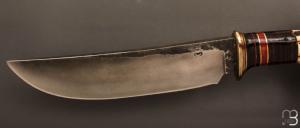   Couteau " Camp droit style Scagel " par Mickaël Moing - Rondelle de cuir / bois de cerf et lame forgée en acier 100C6 