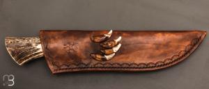   Couteau " Camp droit style Scagel " par Mickaël Moing - Rondelle de cuir / bois de cerf et lame forgée en acier 100C6 