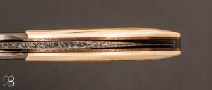  Couteau " Wharncliffe  " custom pliant par Milan Mozolic - Ivoire de mammouth et damas plume
