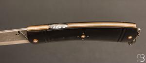   Couteau " custom " pompe avant par Thomas LECAS - Corne de mouflon et lame damas