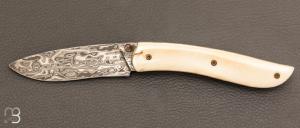 Couteau "  Gyr  " front flipper custom - Ivoire de Phacochre et damas par Tim Bernard