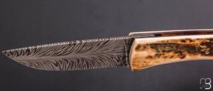    Couteau " Liner lock " pliant par Joël Grandjean - Ivoire de mammouth et lame en damas "plume"