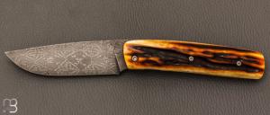   Couteau " Kork " custom de Michel Grini - Amber stag et lame damas de Sylvain Dixneuf