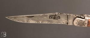Couteau " Laguiole 12 cm " par Forge de Laguiole - Noyer et damas carbone