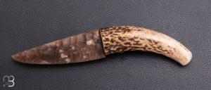Couteau " Silex blond et bois de cerf " par K�vin Chartier
