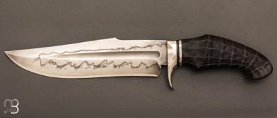  Couteau " Tsavo Croco " custom fixe de Samuel Lurquin - Poignée gravée par Serge Raoux
