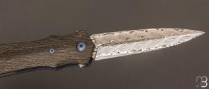    Dague pliante  "  Le Milan  " par Nicolas Kowal - Fibre de carbone sidecut et Damasteel