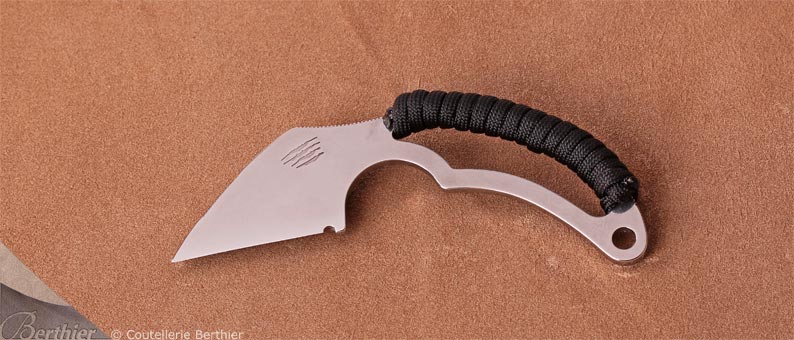 Black neck knife MOON'S KISS by Bastinelli