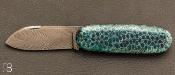 Couteau Bouledogue en Corail bleu et damas plume de Philippe Ricard
