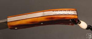    Couteau " Bull " custom 90McV8 et os amber stag par David Breniere