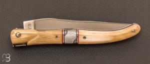  Couteau  "  Pièce unique " Laguiole en Aubrac 12 cm manche en ivoire de mammouth avec mitre centrale