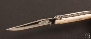 Couteau Laguiole en Aubrac " Trèfle " 12 cm manche en ivoire de mammouth