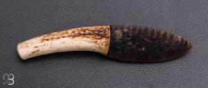 Couteau " Silex noir et bois de cerf " par Kévin Chartier