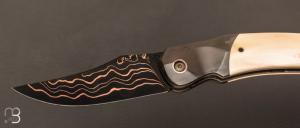    Couteau  "  Sirius B  " par Florian Keller -  Ivoire de phacochère et Suminagashi