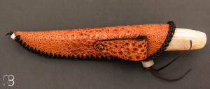 Couteau " custom " fixe en ivoire de phacochère et bois de fer par Michel Blum