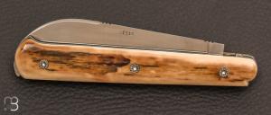 Couteau " 5 Coqs " à bascule ivoire de mammouth par Robert Beillonnet